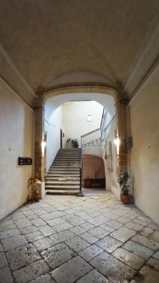 Palazzo Saraceno Apartment-Taras Taranto Bagian luar foto